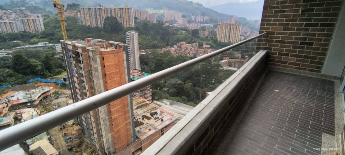 Apartamento de 3 alcobas en arriendo en Camino Verde, Envigado, 90 m² · foto 13 de 23