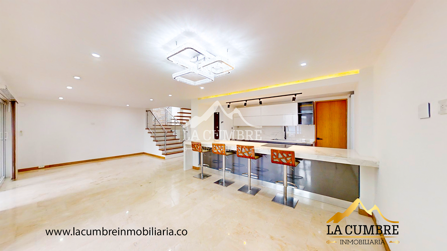 Casa de 4 alcobas en venta en San Lucas, Medellín, 260 m² · foto 2 de 21
