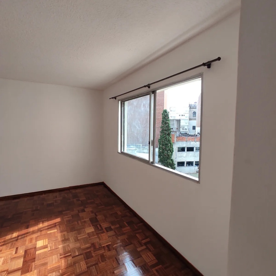 Alquiler apartamento en CORDÓN, Monoambiente, Cocina definida, Hall recibidor, Portería.