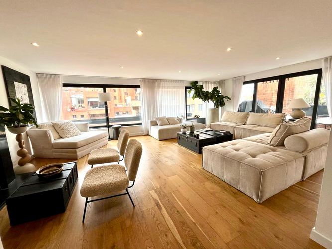 Apartamento de 3 alcobas en arriendo en Los Rosales, Bogotá, 260 m² · foto 2 de 22