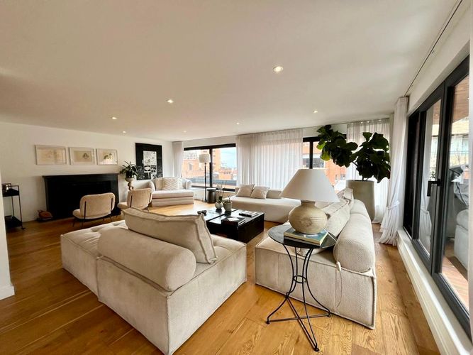 Apartamento de 3 alcobas en arriendo en Los Rosales, Bogotá, 260 m² · foto 4 de 22