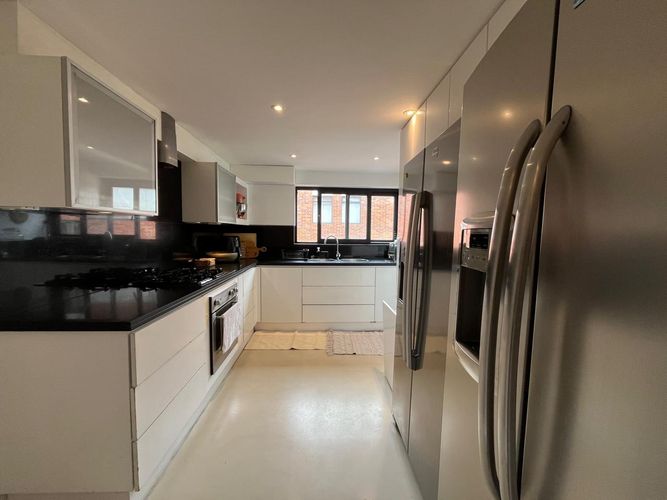Apartamento de 3 alcobas en arriendo en Los Rosales, Bogotá, 260 m² · foto 9 de 22
