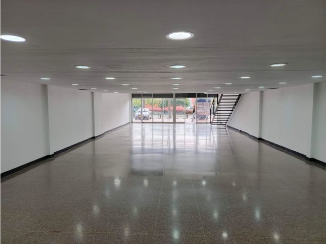 Local en arriendo en Shellmar, Medellín, 316 m² · foto 2 de 10