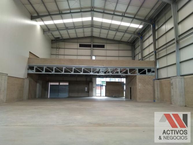 Bodega en venta en Machado, Copacabana, 1007 m² · foto 3 de 19