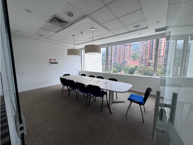 Oficina en venta en Castropol, Medellín, 991 m² · foto 14 de 24