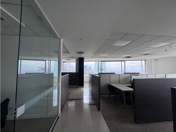 Oficina en venta en Castropol, Medellín, 991 m² · foto 17 de 24
