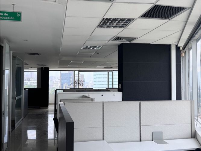 Oficina en venta en Castropol, Medellín, 991 m² · foto 18 de 24