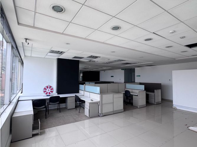 Oficina en venta en Castropol, Medellín, 991 m² · foto 19 de 24