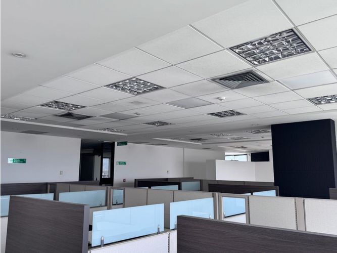 Oficina en venta en Castropol, Medellín, 991 m² · foto 21 de 24