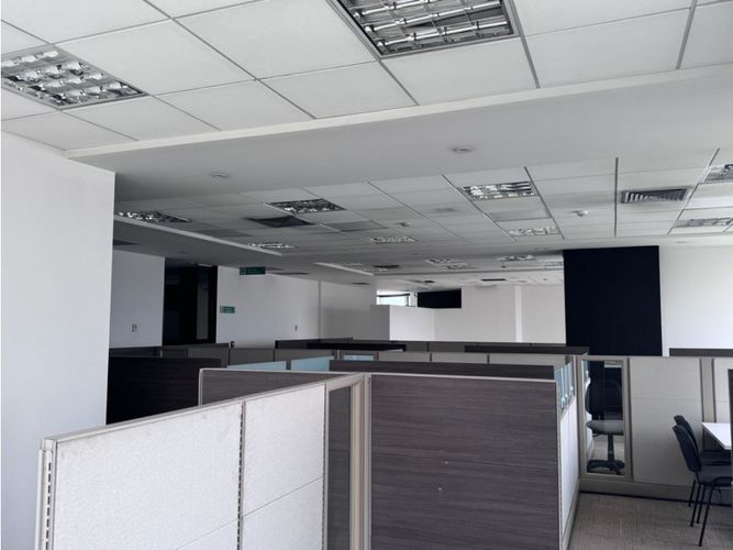 Oficina en venta en Castropol, Medellín, 991 m² · foto 22 de 24