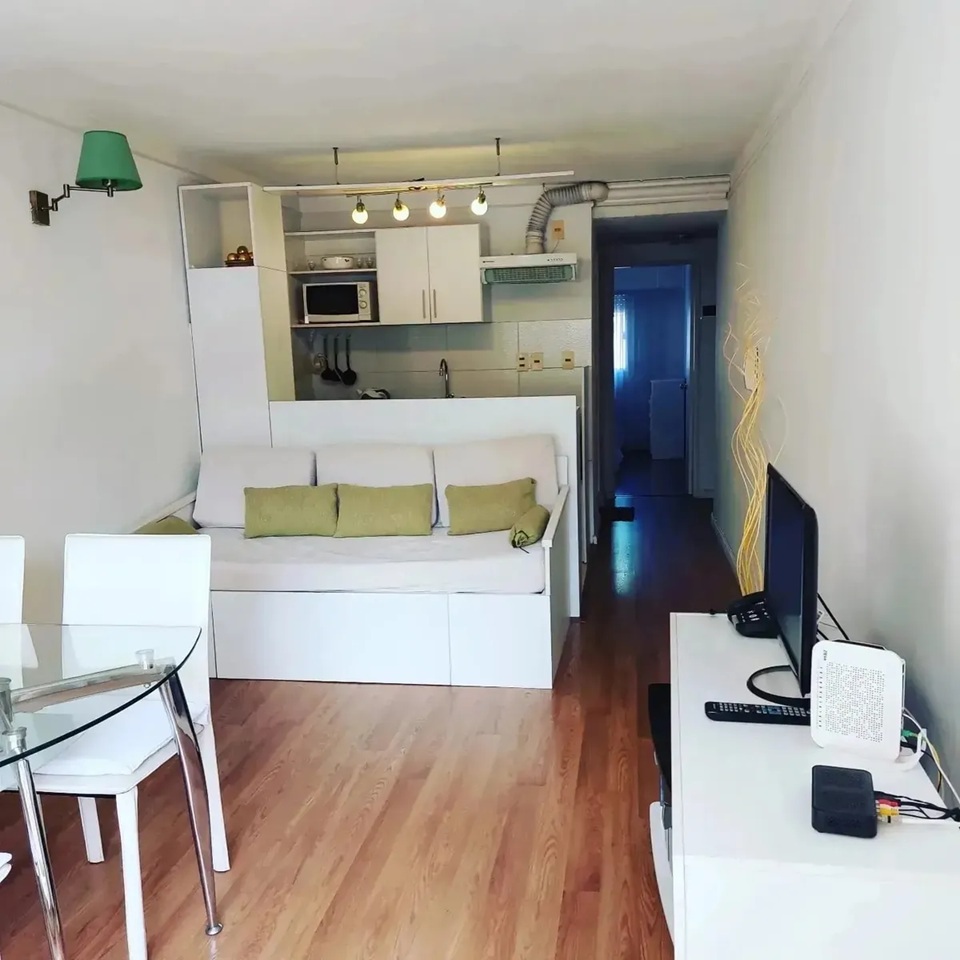Alquiler apartamento en CENTRO, AMOBLADO,1 Dormitorio, Cocina integrada,Balcón,Garaje,Portería · Foto 2