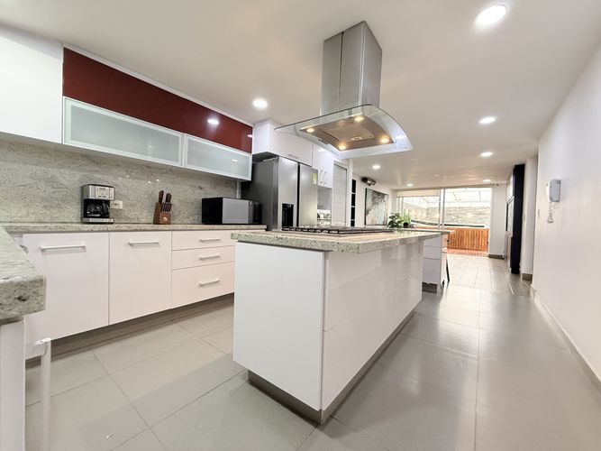 Casa de 6 alcobas en venta en Santa Paula, Bogotá, 529 m² · foto 4 de 22