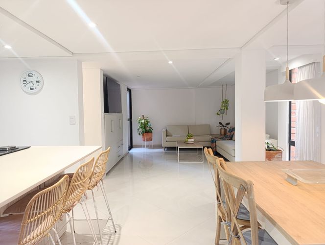 Apartamento de 3 alcobas en venta en Las Lomas, Medellín, 160 m² · foto 3 de 19
