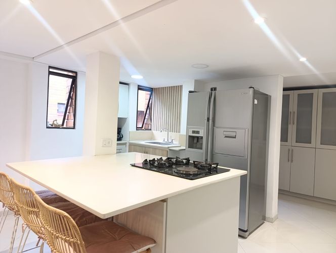 Apartamento de 3 alcobas en venta en Las Lomas, Medellín, 160 m² · foto 4 de 19