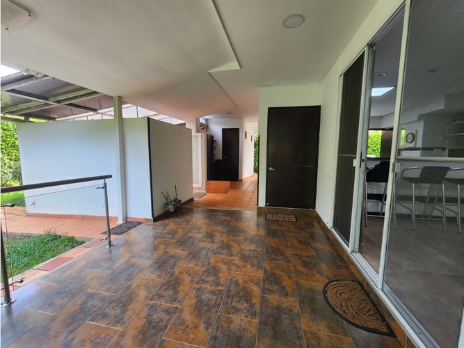 Casa de 5 alcobas en venta en Alfaguara, Jamundí, 337 m² · foto 2 de 24