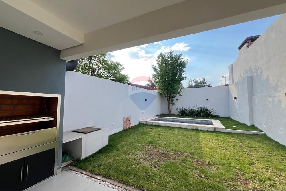 FINO DUPLEX A ESTRENAR CON PISCINA EN MARIANO ROQUE ALONSO — foto 3