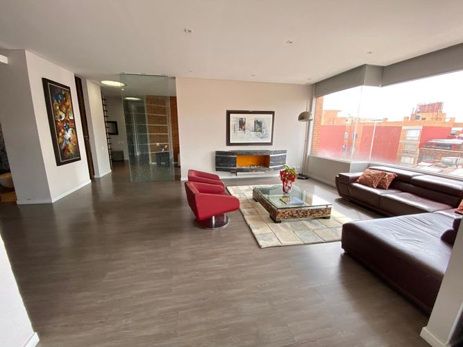 Apartamento de 3 alcobas en venta en Santa Paula, Bogotá, 246 m² · foto 2 de 24