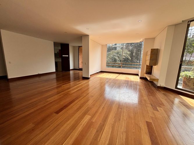 Apartamento de 3 alcobas en arriendo en Engativá, Bogotá, 237 m² · foto 2 de 8