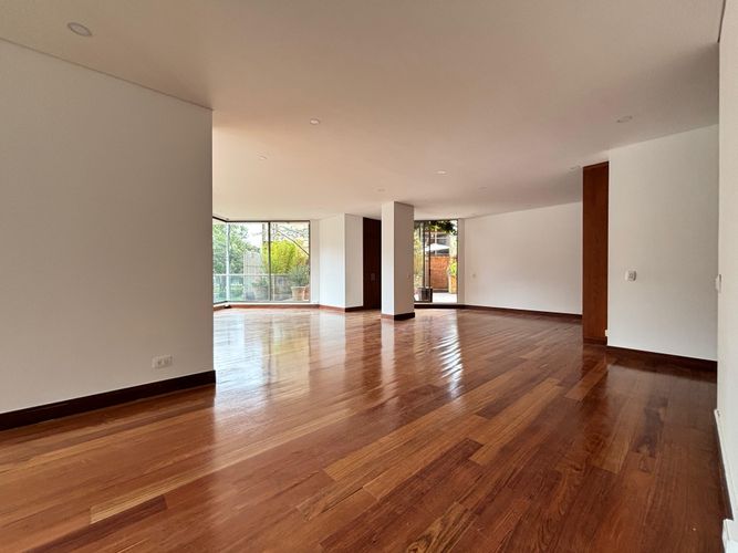 Apartamento de 3 alcobas en arriendo en Engativá, Bogotá, 237 m² · foto 4 de 8