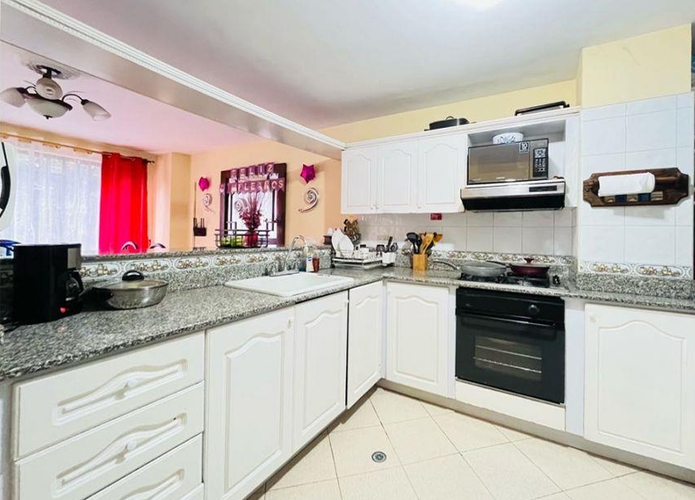 Edificio en venta en Laureles, Medellín, 800 m² · foto 3 de 21
