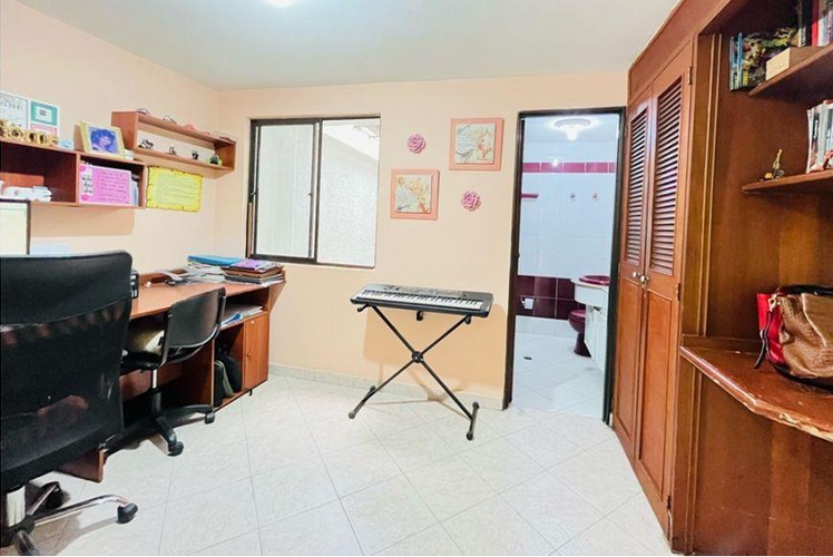 Edificio en venta en Laureles, Medellín, 800 m² · foto 4 de 21