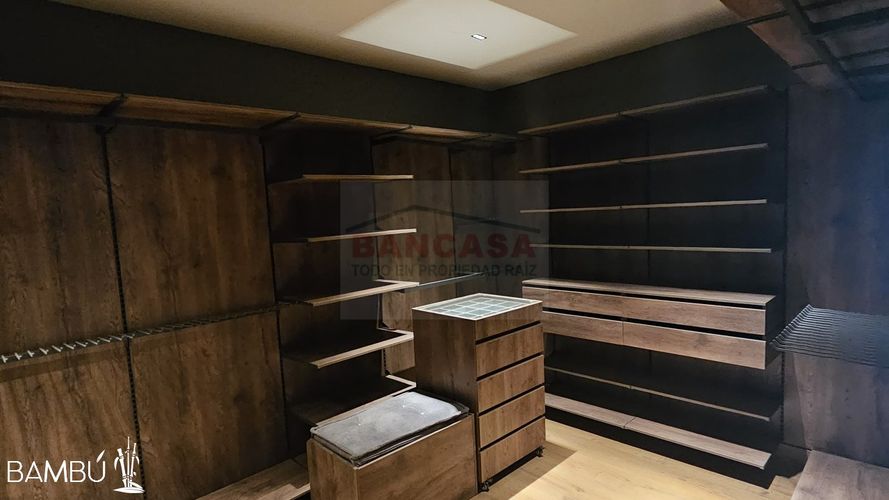 Apartamento de 3 alcobas en venta en El Poblado, Medellín, 475 m² · foto 13 de 14