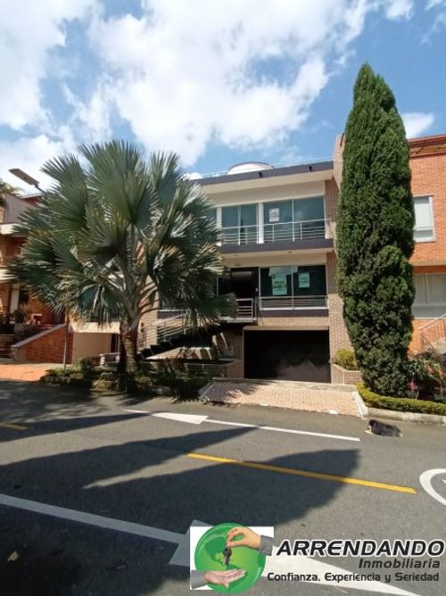 Casa de 5 alcobas en venta en Loma De San Jose, Sabaneta, 600 m² · foto 3 de 23