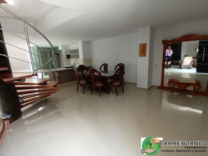 Casa de 5 alcobas en venta en Loma De San Jose, Sabaneta, 600 m² · foto 11 de 23