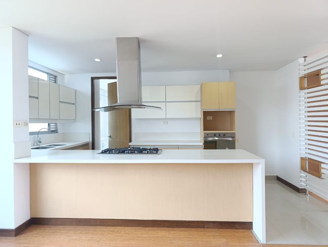 Apartamento de 3 alcobas en arriendo en El Poblado, Medellín, 180 m² · foto 6 de 18