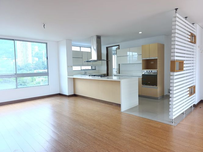 Apartamento de 3 alcobas en arriendo en El Poblado, Medellín, 180 m² · foto 3 de 18