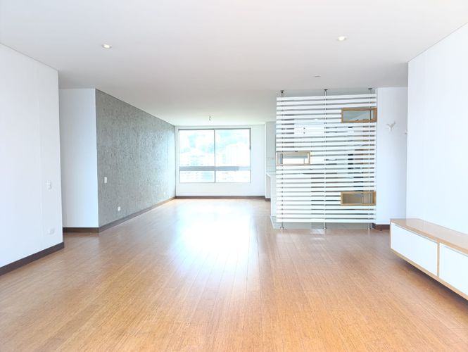 Apartamento de 3 alcobas en arriendo en El Poblado, Medellín, 180 m² · foto 2 de 18