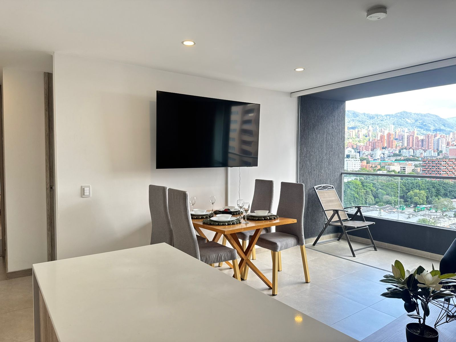 Apartamento en arriendo en El Poblado, Medellín · foto 3 de 15