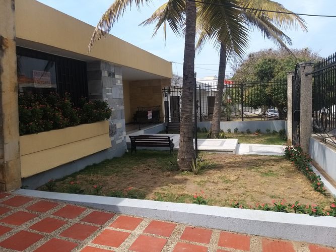 Casa de 3 alcobas en venta en El Tabor, Barranquilla, 525 m² · foto 2 de 21