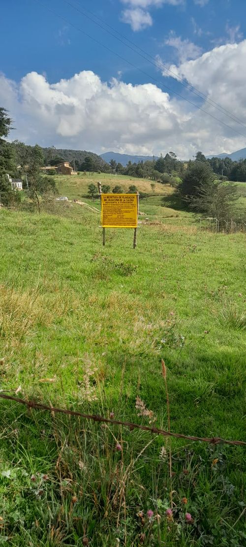 Lote en venta en El Volcan, La Calera, 2350 m² · foto 3 de 3