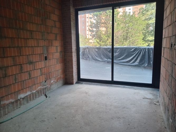 Apartamento de 2 alcobas en venta en El Poblado, Medellín, 171 m² · foto 9 de 10