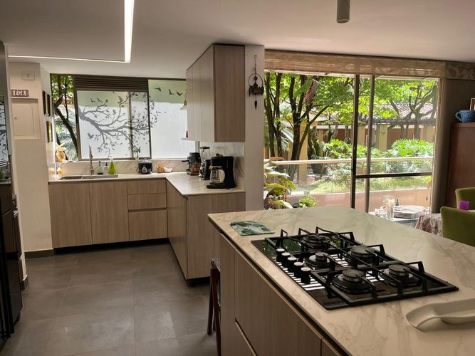 Apartamento de 3 alcobas en venta en El Poblado, Medellín, 135 m² · foto 4 de 14