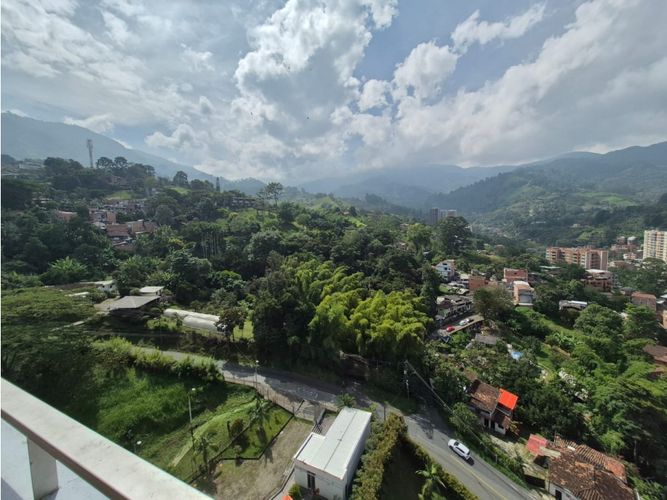 Apartamento de 3 alcobas en arriendo en Camino Verde, Medellín, 78 m² · foto 11 de 19