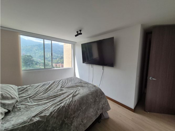 Apartamento de 3 alcobas en arriendo en Camino Verde, Medellín, 78 m² · foto 13 de 19