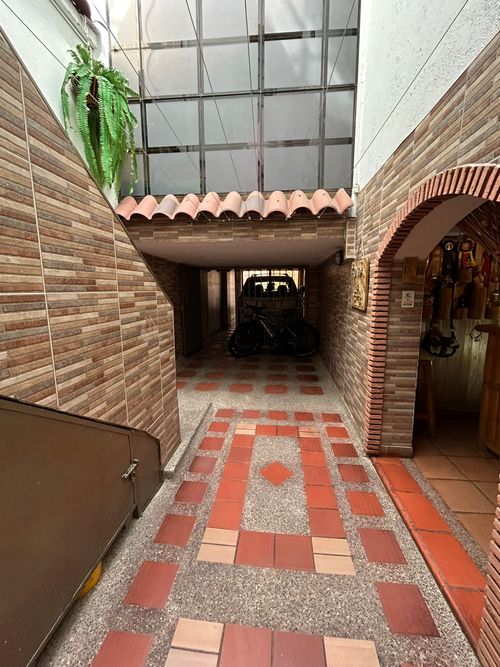 Casa de 4 alcobas en venta en San Luis, Bogotá, 400 m² · foto 14 de 24