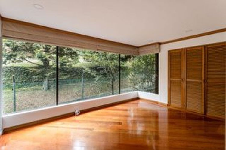 Casa de 6 alcobas en venta en Lindaraja, Bogotá, 420 m² · foto 2 de 24