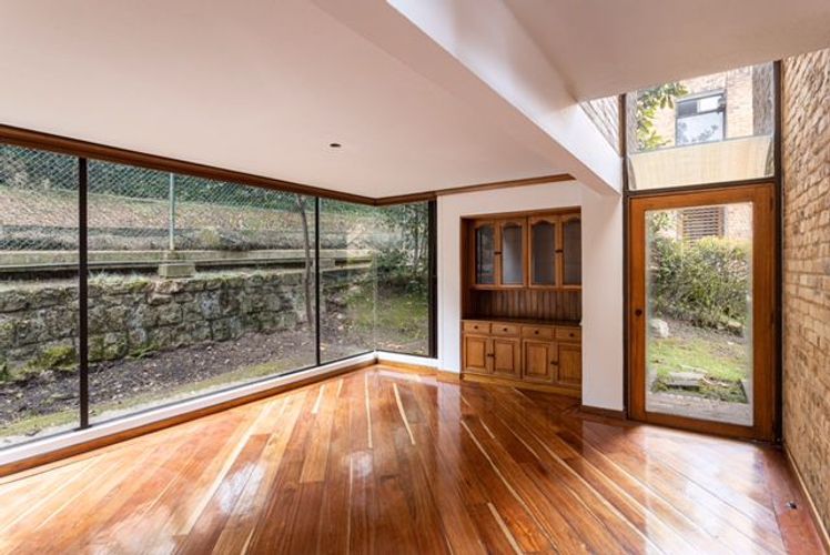 Casa de 6 alcobas en venta en Lindaraja, Bogotá, 420 m² · foto 3 de 24