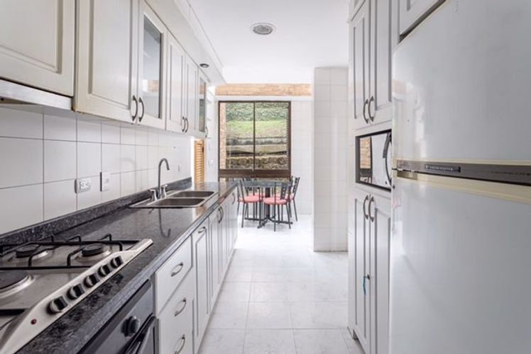 Casa de 6 alcobas en venta en Lindaraja, Bogotá, 420 m² · foto 10 de 24