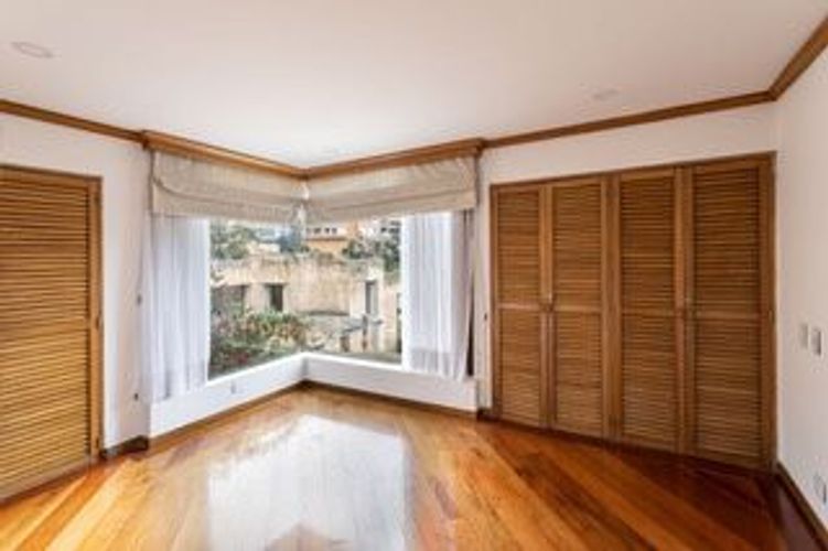 Casa de 6 alcobas en venta en Lindaraja, Bogotá, 420 m² · foto 11 de 24
