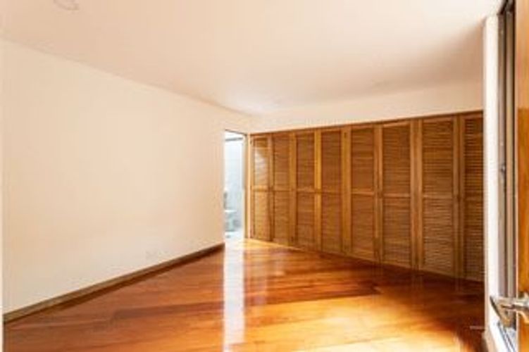 Casa de 6 alcobas en venta en Lindaraja, Bogotá, 420 m² · foto 13 de 24