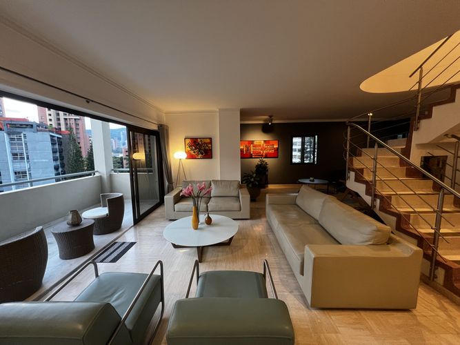 Apartamento de 3 alcobas en venta en El Poblado, Medellín, 295 m² · foto 2 de 22