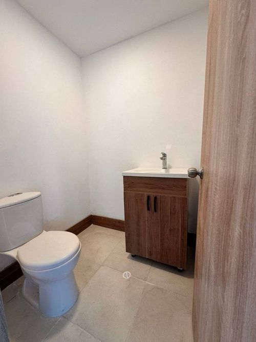 Oficina en arriendo en El Poblado, Medellín, 70 m² · foto 8 de 10