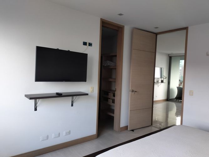 Apartamento de 3 alcobas en arriendo en El Poblado, Medellín, 194 m² · foto 2 de 19
