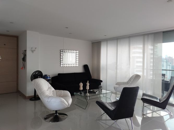 Apartamento de 3 alcobas en arriendo en El Poblado, Medellín, 194 m² · foto 5 de 19