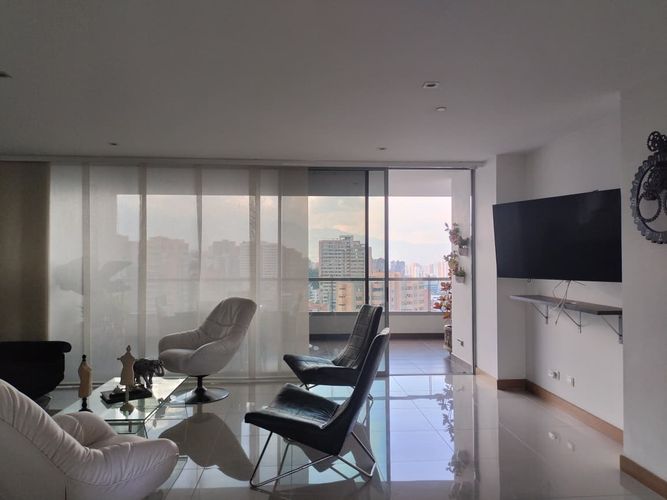 Apartamento de 3 alcobas en arriendo en El Poblado, Medellín, 194 m² · foto 4 de 19