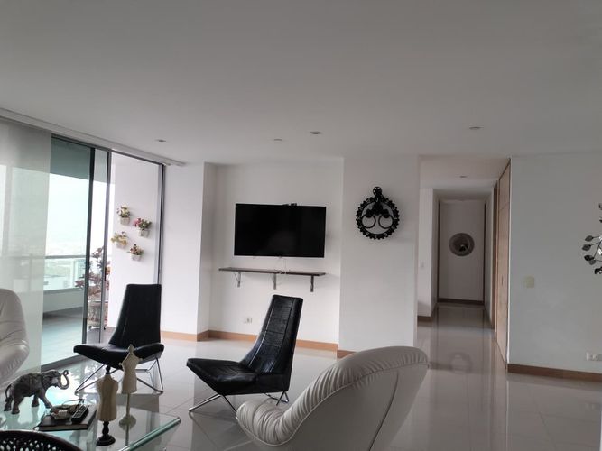Apartamento de 3 alcobas en arriendo en El Poblado, Medellín, 194 m² · foto 7 de 19